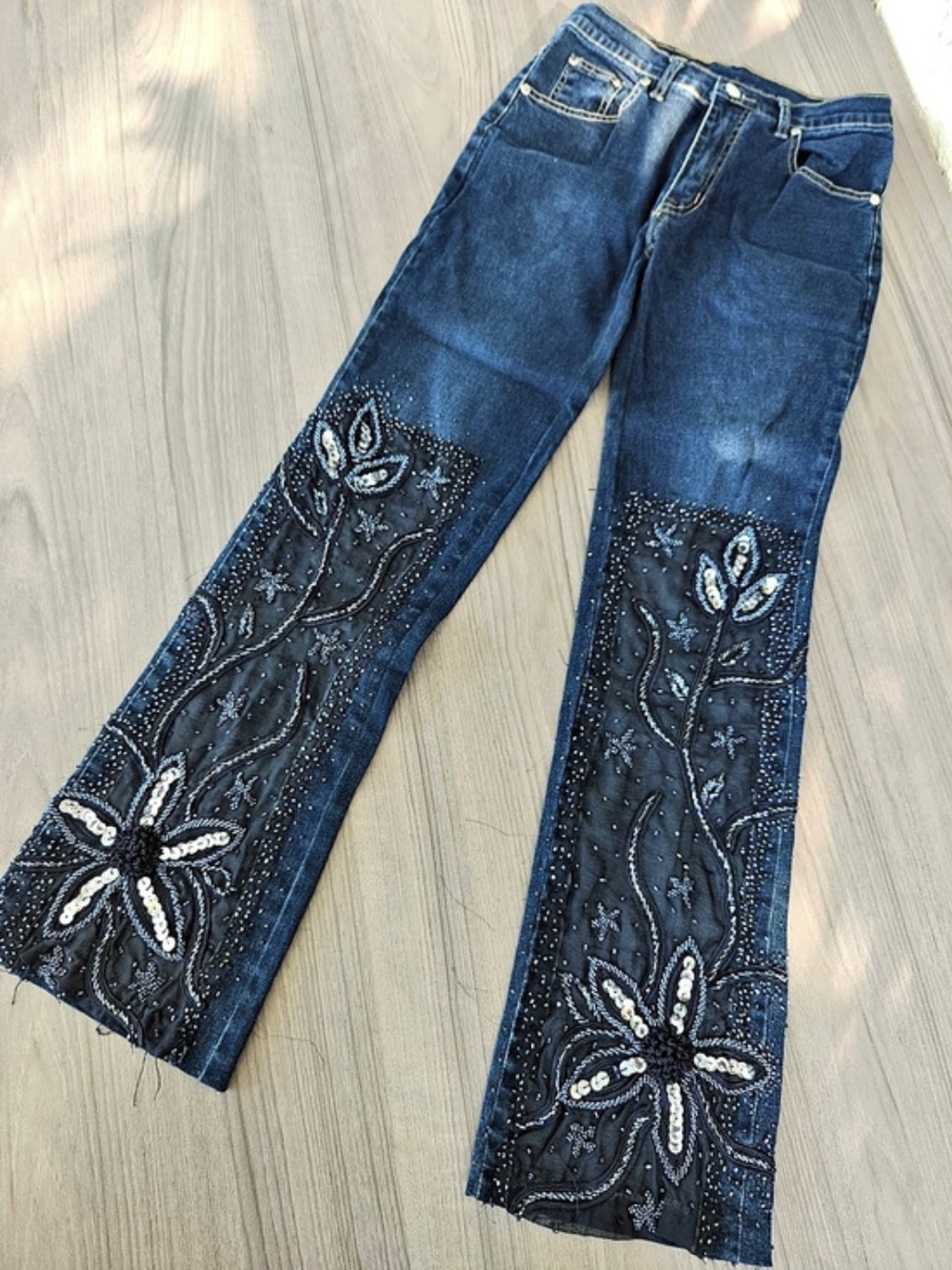 Women's Embroidered Flare Jeans in Blue Like New